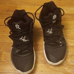Nike Kyrie 5 Black Magic
